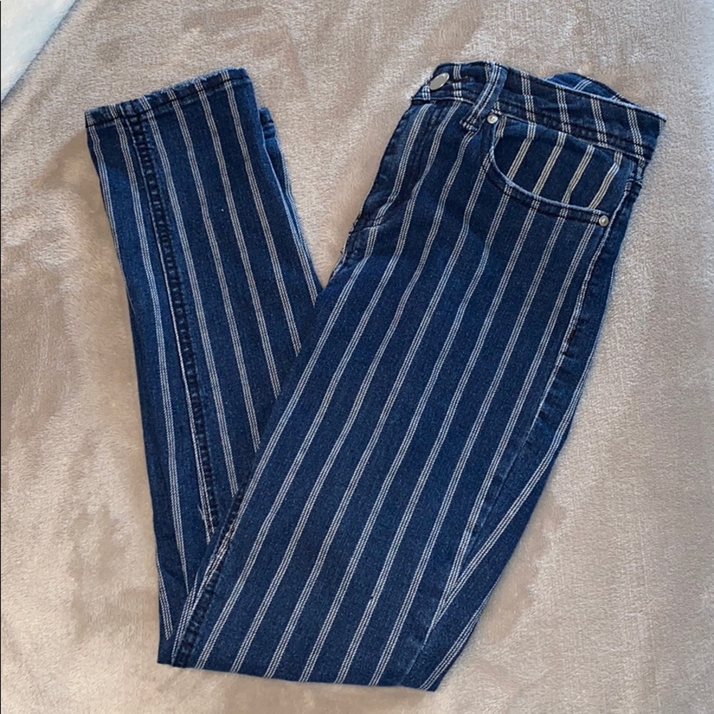 Tillys white striped skinny dark wash jeans!